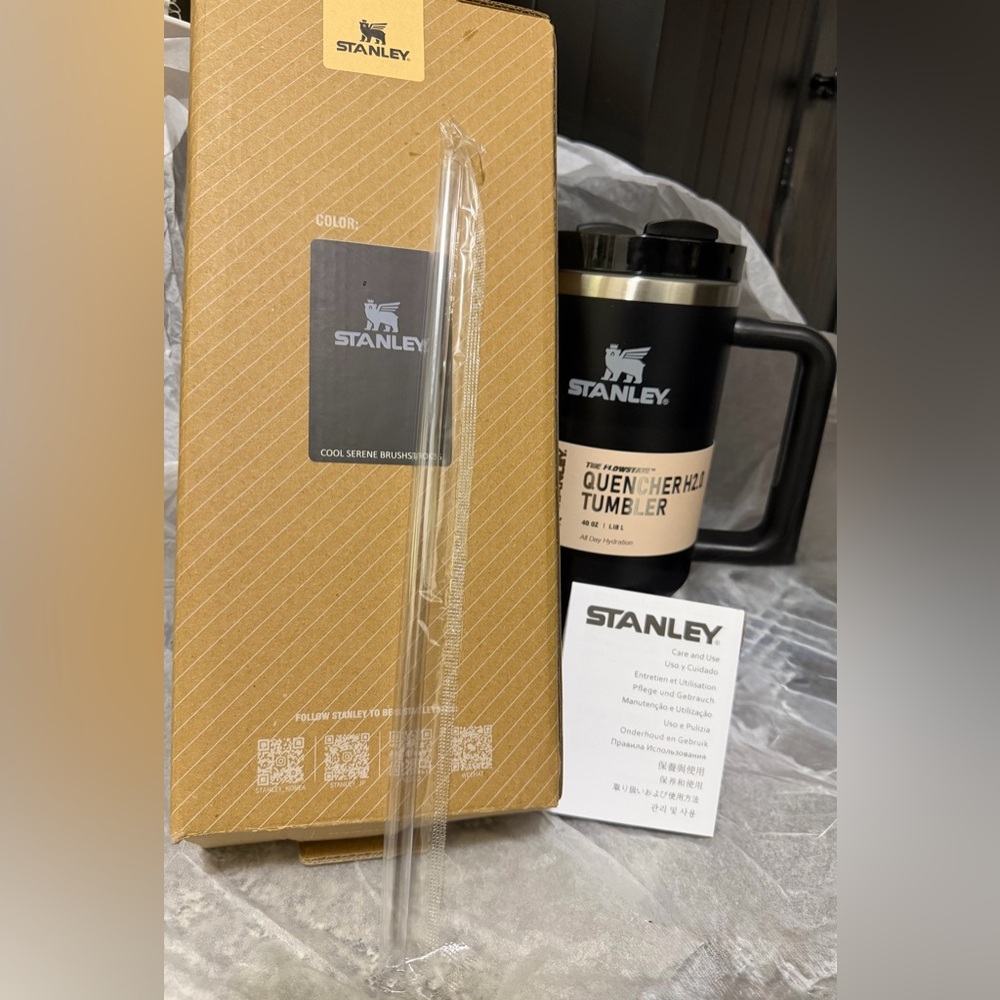 Stanley The Flowstate Quencher 2.0 Tumbler 40 oz - Black - NIB 🖤